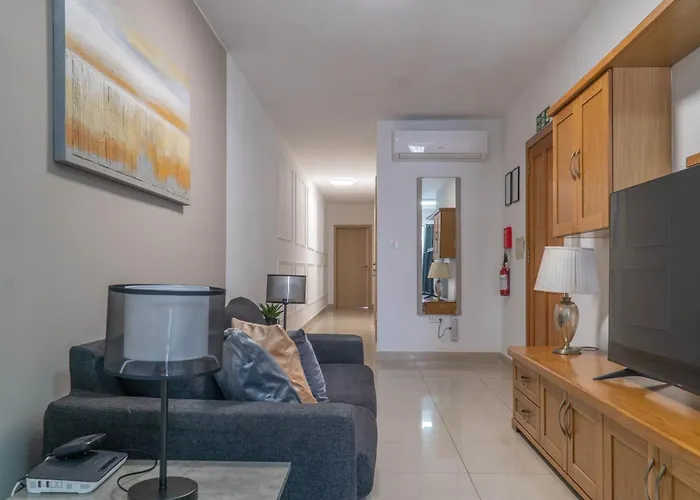 Newly Renovated Apt In Gzira