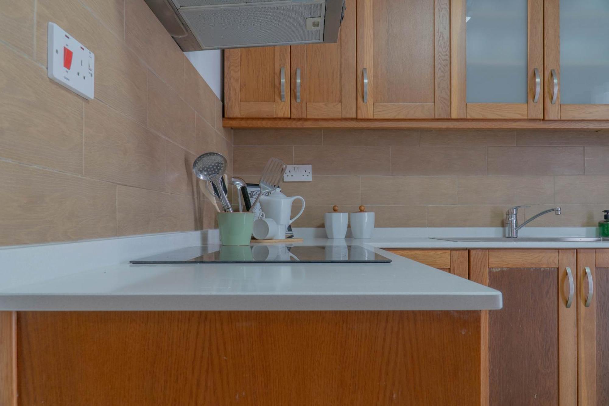 Newly Renovated In Apartment *